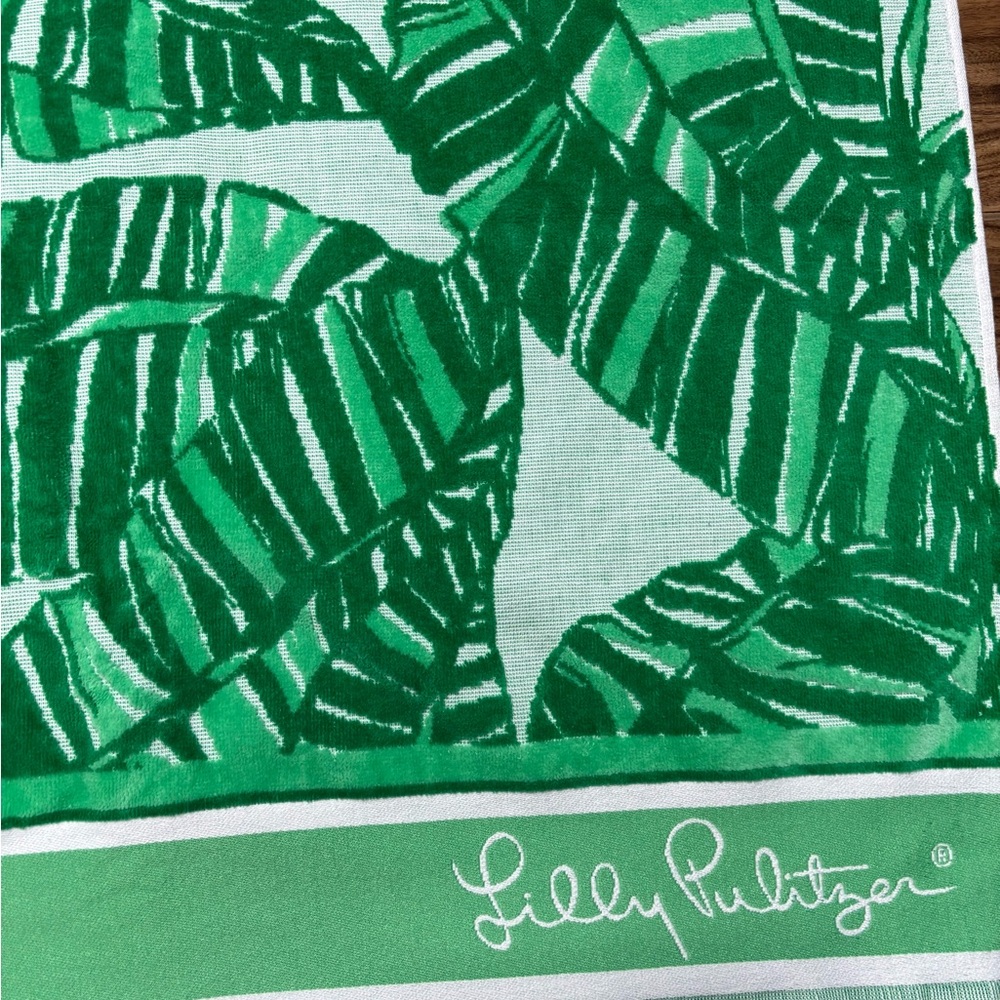 Lilly Pulitzer spearmint let’s go bananas leaf print large Jacquard beach towel - Picture 3 of 9